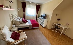 Downtown Hideaway Apartman